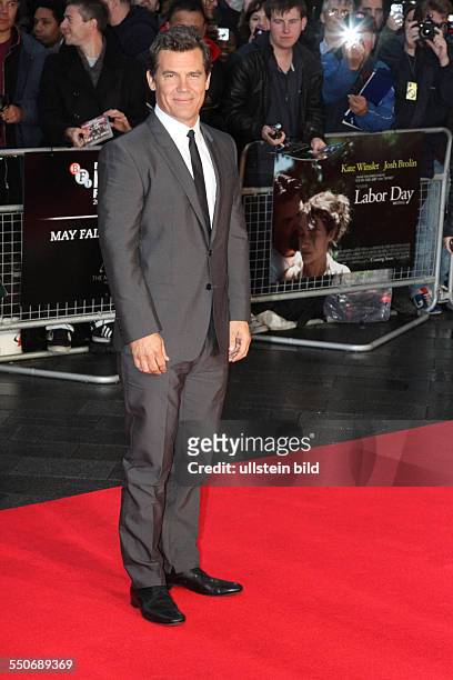 Schauspieler Josh Brolin anlässlich der Premiere des Films -Labor Day- im Odeon Leicester Square während des 57. BFI London Film Festivals