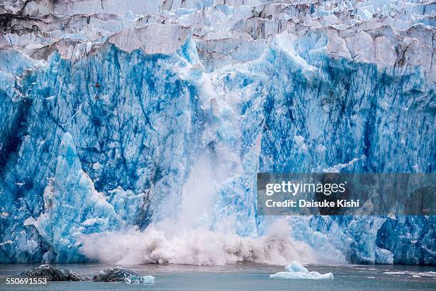 glacier calving - collapsing 個照片及圖片檔