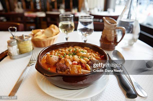 cassoulet, paris, france - comida francesa fotografías e imágenes de stock