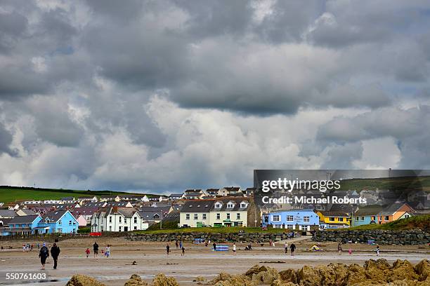 broadhaven on the pembrokeshire coast path - st davids day fotografías e imágenes de stock