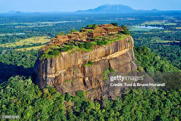 sri lanka, sigiriya lion rock fortress - sigiriya foto e immagini stock