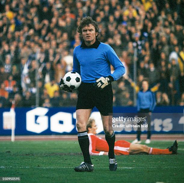 Football, Bundesliga, 1977/1978, Wedau Stadium, MSV Duisburg versus FC Bayern Munich 6:3, scene of the match, keeper Sepp Maier