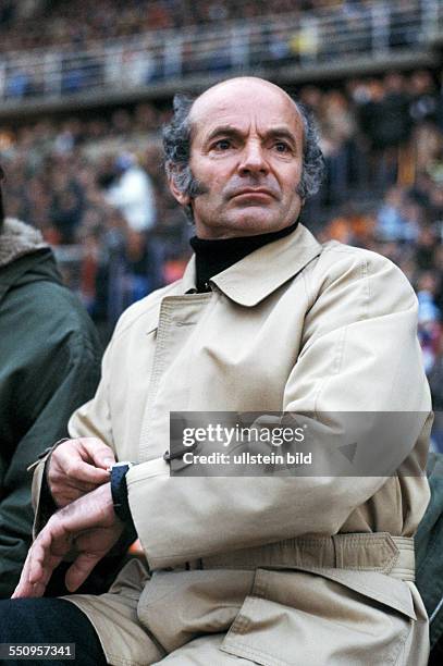 Football, Bundesliga, 1977/1978, Wedau Stadium, MSV Duisburg versus FC Bayern Munich 6:3, coach Dettmar Cramer on the coaching bench