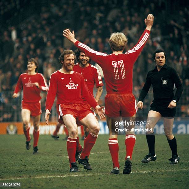 Football, Bundesliga, 1978/1979, Stadium an der Castroper Strasse, VfL Bochum versus FC Bayern Munich 0:1, end of the game, Bayern players rejoicing...
