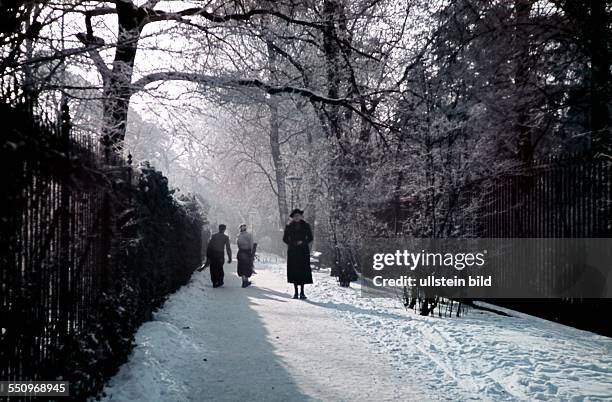 Berlin Steglitz, at the Botanic Garden - 1940
