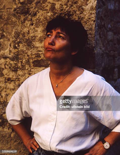Menschen und Ereignisse 1989-90. Landschaften, Staedte, Menschen in der Toskana .Porträt einer Frau