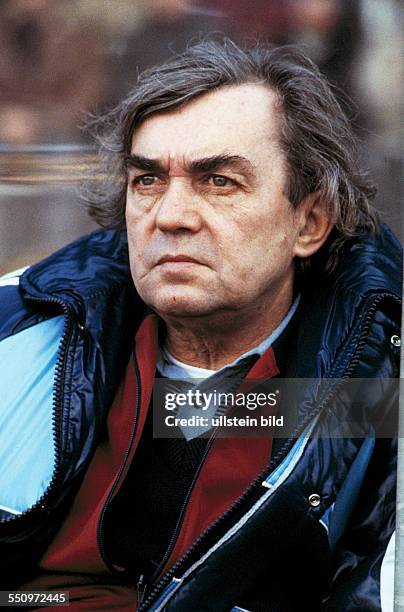 Football, Bundesliga, 1981/1982, Wedau Stadium, MSV Duisburg versus Hamburger SV 1:2, coach Ernst Happel on the coaching bench