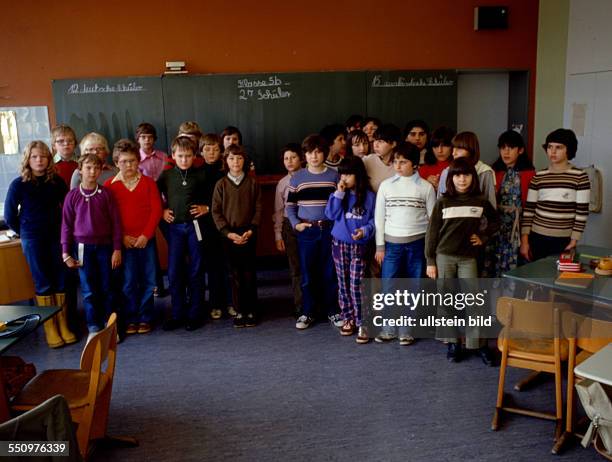 Ereignisse, Menschen und Landschaften von 1972 bis 1989 . Hauptschulklasse - Gruppen mit deutschen bzw. Auslaendischen Schuelern mit wenig Chancen...