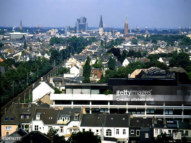 Stadt Bonn und Kanzleramt vom Dach des Steigenberger Hotels.