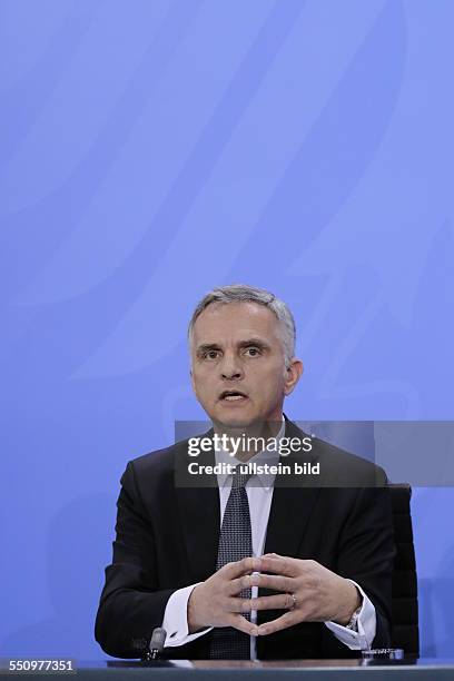 Berlin, Pressebegegnung: Bundeskanzlerin Angela Merkel und Bundespräsident der Schweiz, Didier Burkhalter