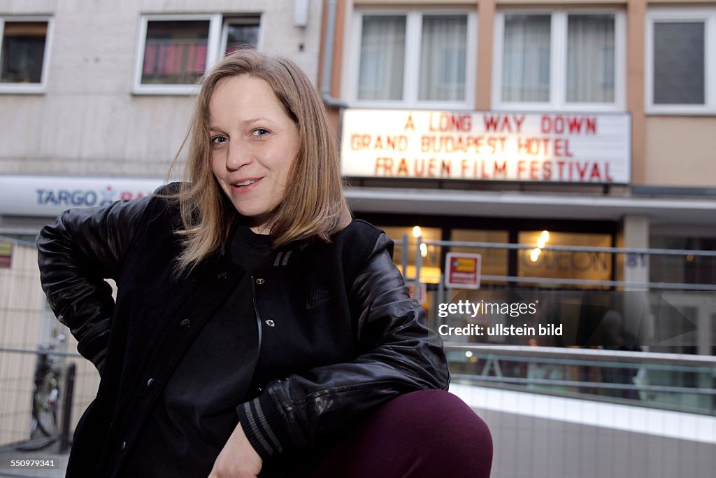 Deutsche Filmschauspielerin Julia Hummer ist Juri-Mitglied des Internationalen Frauenfilmfestival Dortmund/Köln 2014 vor dem Odeon Theater, Köln