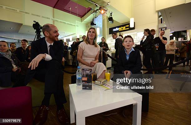 Drehbuchautorin Nele Mueller-Stöfen , Schauspieler Ivo Pietzcker und Regisseur Edward Berger beim RadioEins Berlinale-Nighttalk am Rande der 64....