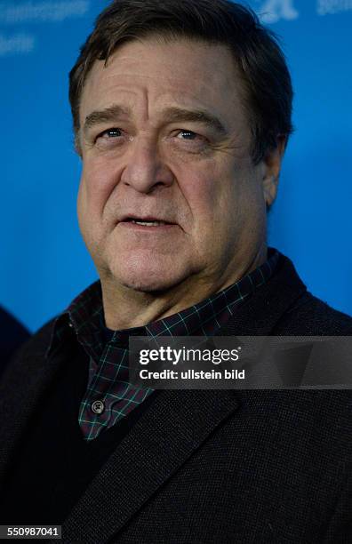 Schauspieler John Goodman während des Photocalls zum Film -THE MONUMENTS MEN- anlässlich der 64. Internationalen Filmfestspiele Berlin