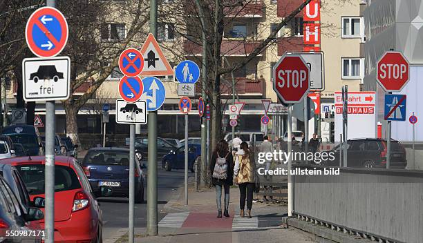 Schilderwald, Schwarzbacher Strasse, Halensee, Berlin, Deutschland