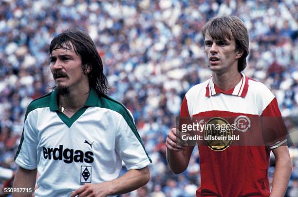 Football, Bundesliga, 1983/1984, Stadium am Boekelberg, Borussia Moenchengladbach versus Fortuna Duesseldorf 1:1, scene of the match, Ewald Lienen...