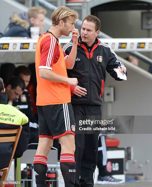 Fussball, Saison 2013-2014, 1. Bundesliga, 30. Spieltag, Bayer 04 Leverkusen - Hertha BSC, Trainer Sascha Lewandowski , re., mit Simon Rolfes