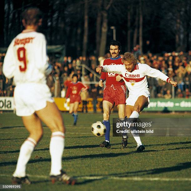 Football, Bundesliga, 1979/1980, Grotenburg Stadium, FC Bayer 05 Uerdingen versus VfB Stuttgart 4:2, scene of the match, Rainer Ruehle shooting at...