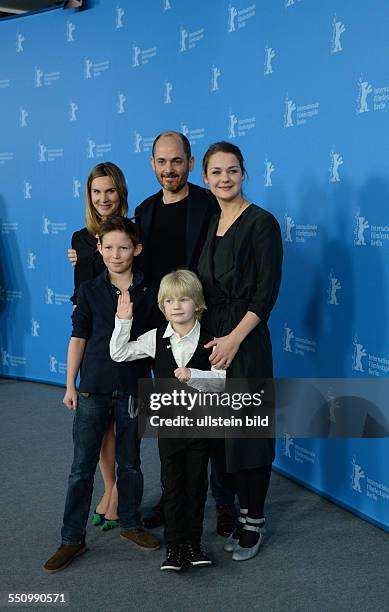 L.n.r.:Drehbuchautorin Nele Mueller-Stöfen, Schauspieler Ivo Pietzcker, Regisseur Edward Berger, Schauspieler Georg Arms und Schauspielerin Luise...