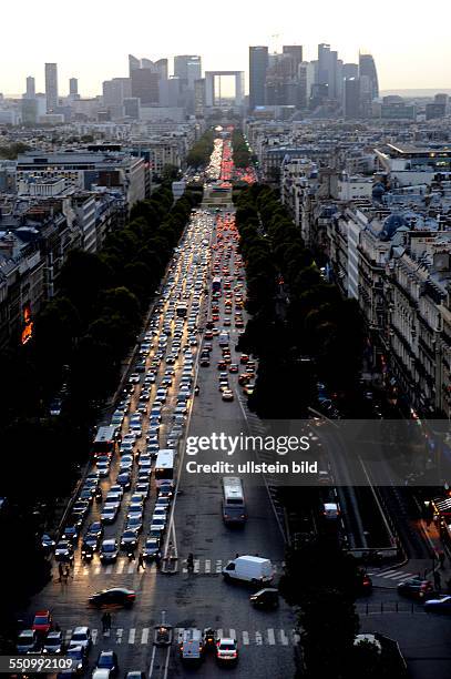 Ob am Tage oder in der Nacht , oft bietet Paris den Besuchern einen sehenswerten Anblick.