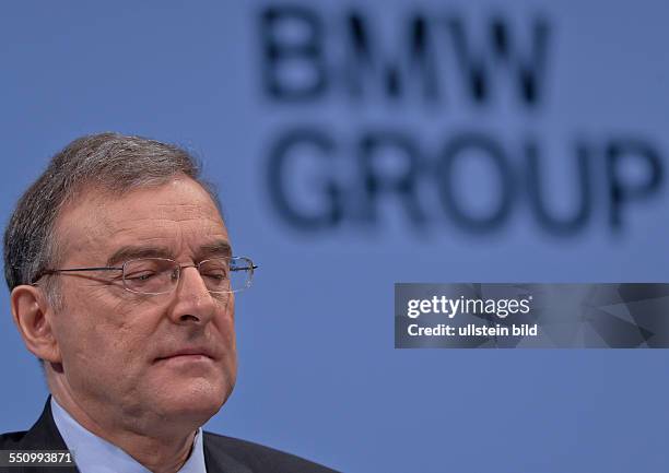 Vorstandsvorsitzender Norbert Reithofer hat die Augen geschlossen waehrend der Bilanzpressekonferenz der BMW Group, fuer das Geschaeftsjahr 2013 am...