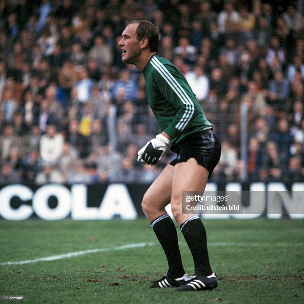 Football, Bundesliga, 1978/1979, Stadium an der Castroper Strasse, VfL Bochum versus FC Schalke 04 2:2, scene of the match, keeper Volkmar Gross (S04)