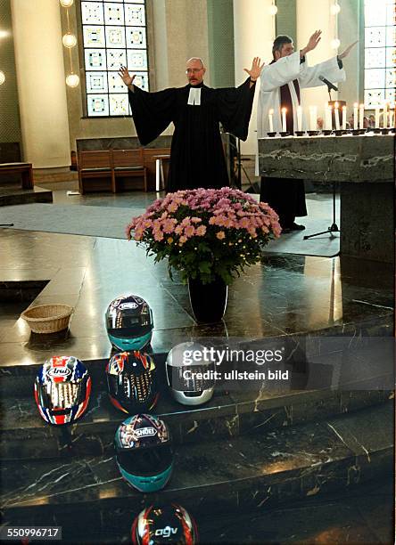 Oekumenischer Gedenkgottesdienst in der St. Hedwigs Kathedrale, fuer die im letzten Jahr in Berlin und Brandenburg toedlich verunglueckten...