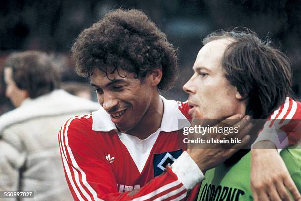 Football, Bundesliga, 1978/1979, Stadium an der Castroper Strasse, VfL Bochum versus Hamburger SV 2:1, end of the game, leaving, William Jimmy...