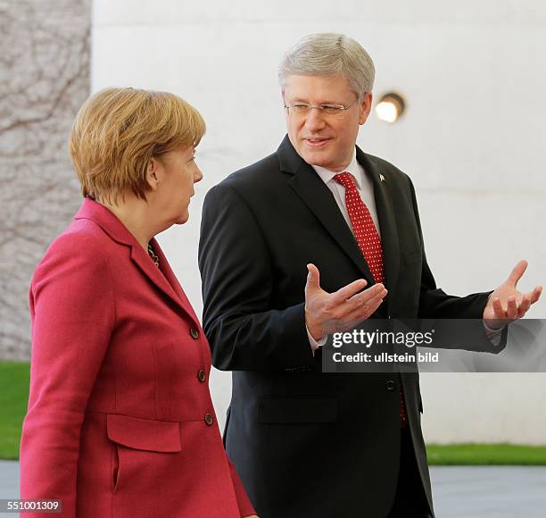 Berlin, Bundeskanzleramt, Pressekonferenz von Bundeskanzlerin Angela Merkel und dem kanadischen Premierminister Stephen Harper. Empfang mit...
