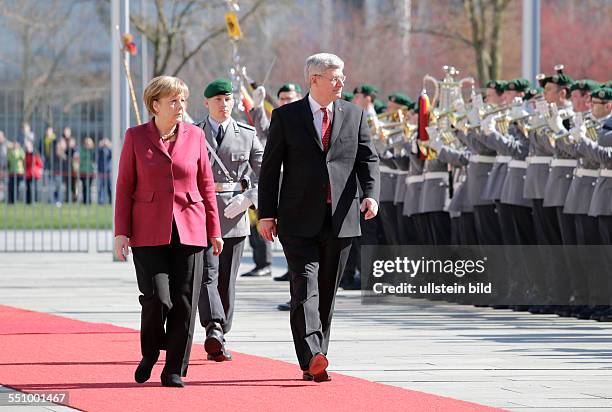 Berlin, Bundeskanzleramt, Pressekonferenz von Bundeskanzlerin Angela Merkel und dem kanadischen Premierminister Stephen Harper. Empfang mit...