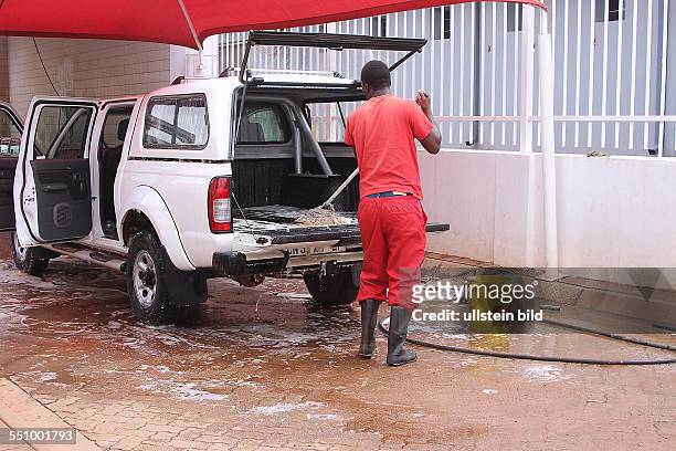 Südafrika Provinz Limpopo , Soutpansberg , Autowäsche in Louis Trichardt Waschanlage Auto putzen