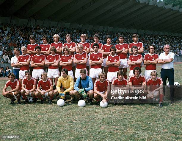 Football, Bundesliga, 1976/1977, 1. FC Cologne, team presentation, team shot, behind f.l.t.r. Herbert Zimmermann, Dieter Mueller, Herbert Neumann,...