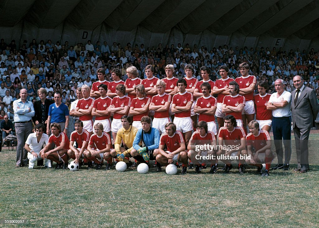 Football, Bundesliga, 1976/1977, 1. FC Cologne, team presentation, team shot, behind f.l.t.r. Herbert Zimmermann, Dieter Mueller, Herbert Neumann, Ferdinand Rohde, Herbert Hein, Roland Gerber, Dieter