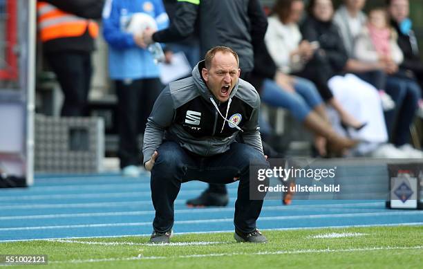 Trainer Torsten Lieberknecht, Einzelbild, Aktion, Gestik, Emotion , Eintracht Braunschweig - FC Augsburg, Bundesliga DFL, Sport, Fußball Fussball,...