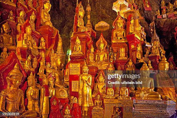 Myanmar, Burma, Birma, Pindaya, Pindaya-Hoehle, Pindaya Cave, Shwe U Min Pagode , ueber 8000 Buddha-Statuten, jede Figur traegt ein kleines Schild...