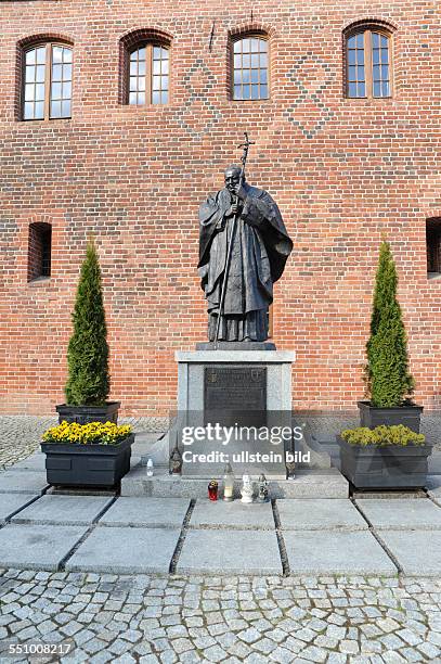 Statue von Papst Johannes Paul II der polnischen Stadt Morag