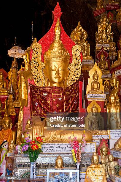 Myanmar, Burma, Birma, Pindaya, Pindaya-Hoehle, Pindaya Cave, Shwe U Min Pagode , ueber 8000 Buddha-Statuten, jede Figur traegt ein kleines Schild...