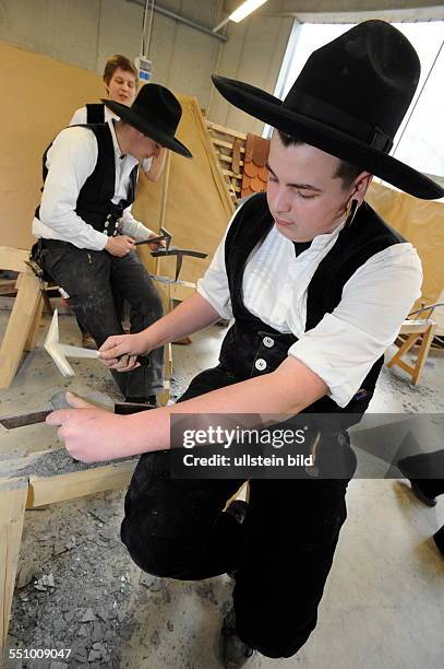 Rund 1000 Schüler nutzen den Tag der offenen Tür im Ausbildungszentrum der Bauwirtschaft in Schafbrücke für einen Blick hinter die Kulissen der...