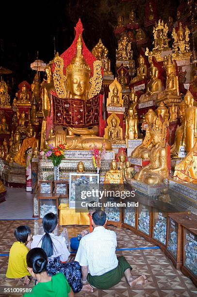 Myanmar, Burma, Birma, Pindaya, Pindaya-Hoehle, Pindaya Cave, Shwe U Min Pagode , ueber 8000 Buddha-Statuten, jede Figur traegt ein kleines Schild...