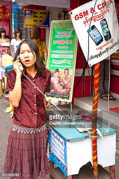 Myanmar, Burma, Birma, Yangoon, Aufnahmedatum:2013, Asien, Reise, Reiseziel, Mobile, Telefon, handy, chinesisches Viertel, Torurismust