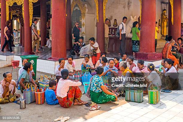 Myanmar, Burma, Birma, Bagan, Pagan, Shwezigon Pagode , Pilgerstaette, Arimaddanapura, historische Koenigsstadt, Nominierung als Weltkulturerbe,...