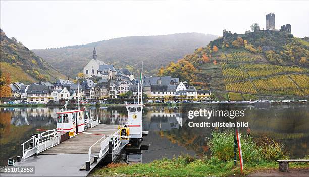 Rheinland-Pfalz, Mosel Valley: vineyards, castles, ruined castles and charming villages make the Moselle valley to an interesting landscape
