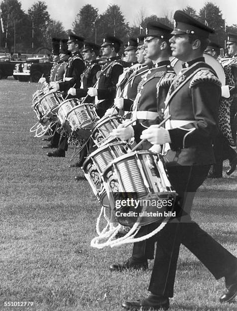 Parade anlässlich des Geburtstags Königin Elsabeths II. Auf dem Maifeld