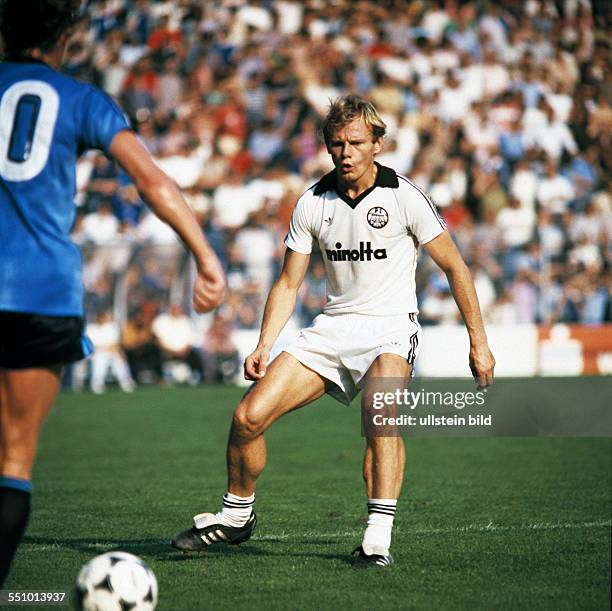 Football, Bundesliga, 1980/1981, Ruhr Stadium, VfL Bochum versus Eintracht Frankfurt 2:0, scene of the match, Michael Sziedat