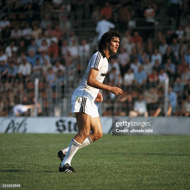 Football, Bundesliga, 1980/1981, Ruhr Stadium, VfL Bochum versus Eintracht Frankfurt 2:0, scene of the match, Bruno Pezzey