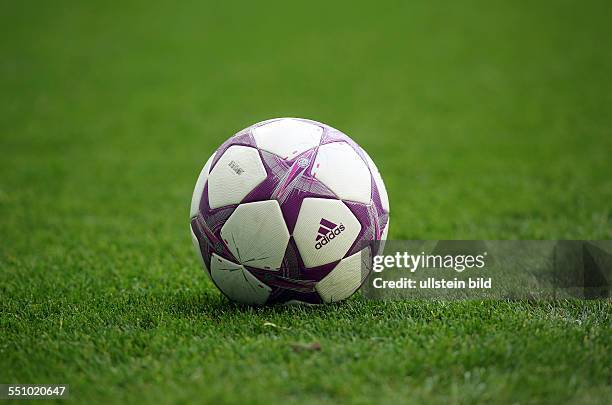 Feature, Typical, Aktion, Ball, Rasen, adidas, , VfL Wolfsburg - FFC Turbine Potsdam, UEFA Championsleague Halbfinale Womens Championsship, Sport,...