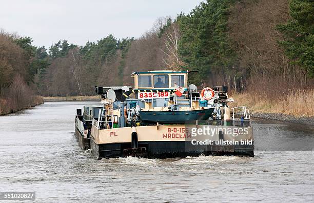 Binnenschiffe fahren auf dem Oder-Havel-Kanal bei Eberswalde. Schiff aus Wroclaw