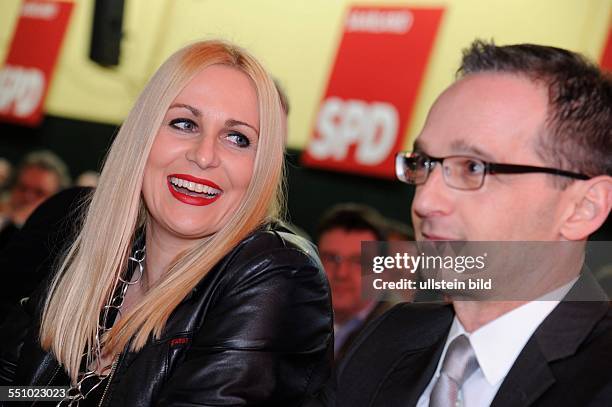 Bundesjustizminister Heiko Maas mit Ehefrau Corinna vor dem Politischen Aschermittwoch der Saar SPD in Rehlingen-Siersburg.