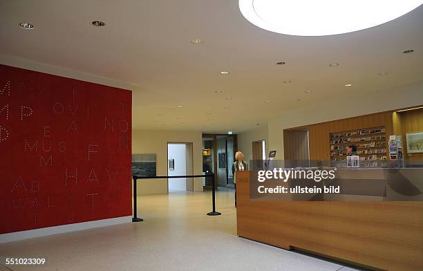 Das neue Kunstmuseum in Ahrenshoop am Weg zum Hohen Ufer 36 wurde von dem Berliner Architekten Volker Staab und seinem daenischen Kollegen Per...