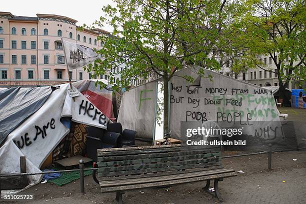 Die Bewohner des Fluechtlingscamps Oranienplatz greifen sollen den Platz raeumen und in eine feste Unterkunft ziehen. Die aktuelle Situation zeigt,...