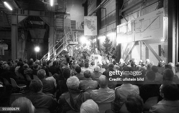 Germany, Bottrop: The Foerderberg, a groundbreaking new method of FLOW The coal, was inaugurated at the Zeche Prosper II in 1986. Inauguration...